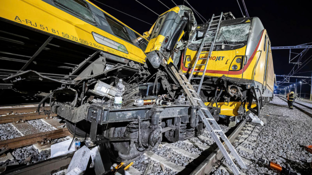 4 dead, 27 injured after head-on train collision in Czech Republic