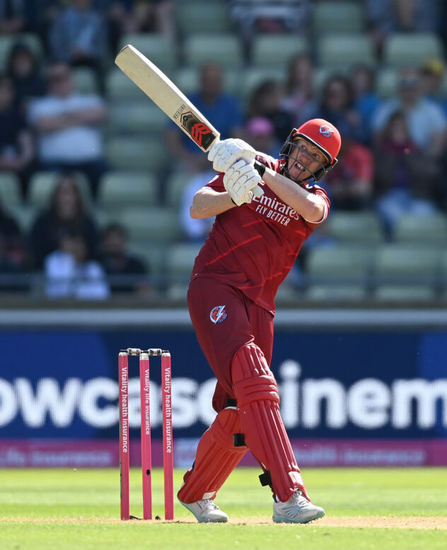 Wells propels Lancashire with bat and ball as Bears come up short