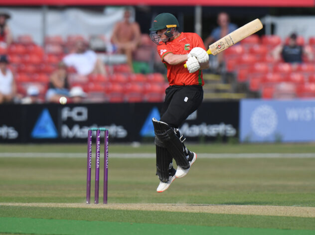 Leicestershire blitz Nottinghamshire with the bat to begin title defence