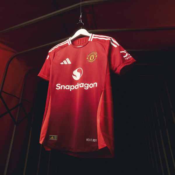United fans react to new kit rollout